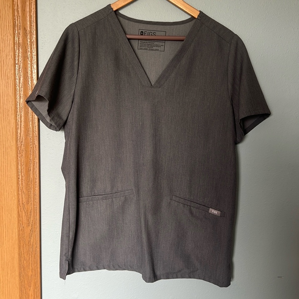 Figs scrub top